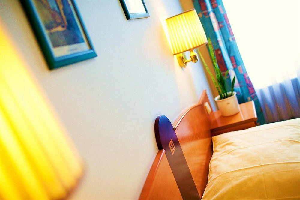 Hotel Merkur - Czech Leading Hotels Prague Ngoại thất bức ảnh