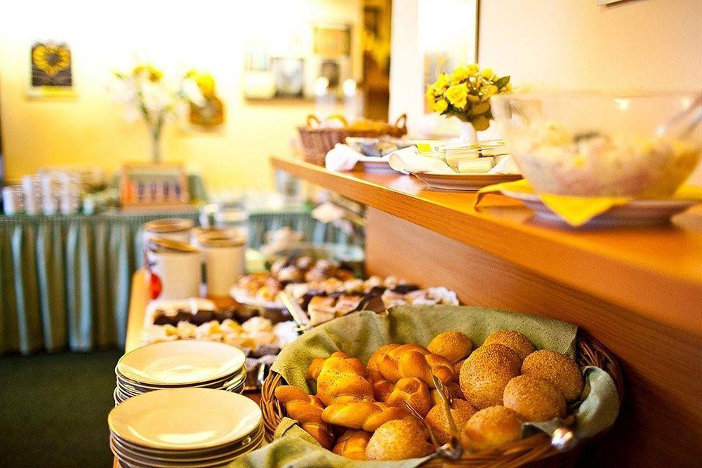 Hotel Merkur - Czech Leading Hotels Prague Ngoại thất bức ảnh
